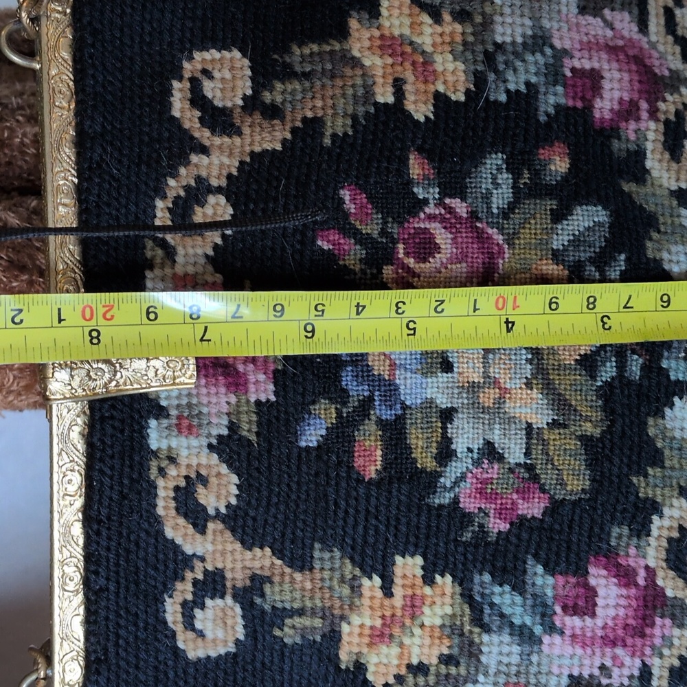 Hand worked vintage needlepoint bag. - Picture 13 of 14